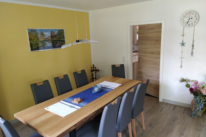 Großer Eßtisch für 8 Personen