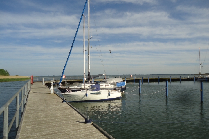 Glewitzer Hafen mit Bootsliegeplatz für mitgebrachte Boot