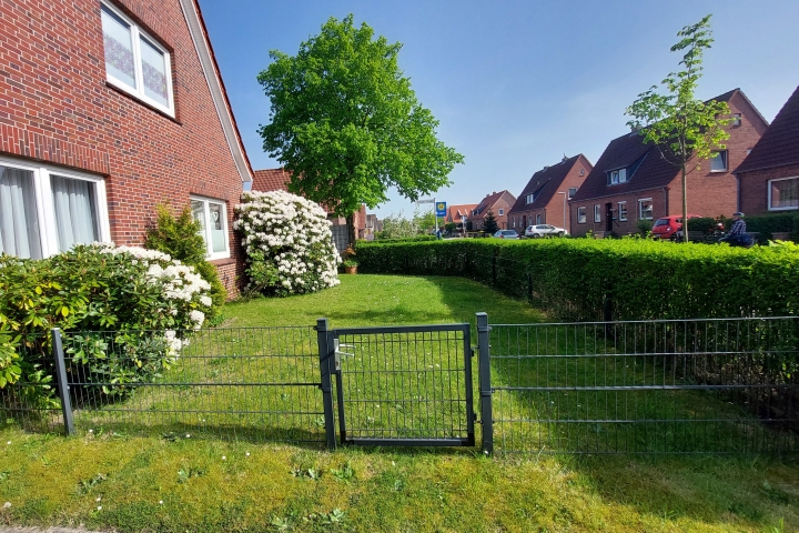 Teilbereich Garten komplett umzäunt, auch bei der Hecke