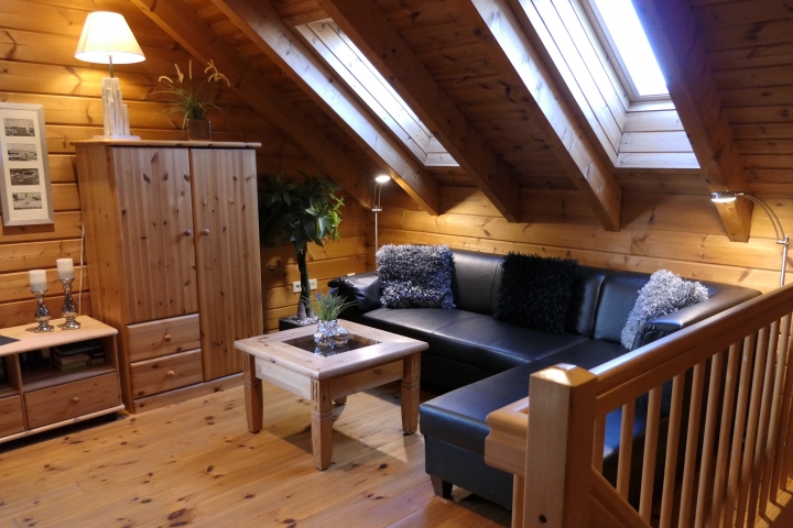 Galerie mit ausziehbarem Bettsofa.