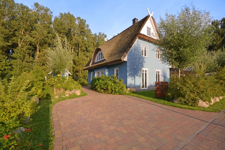 Parkplätze vor dem Haus