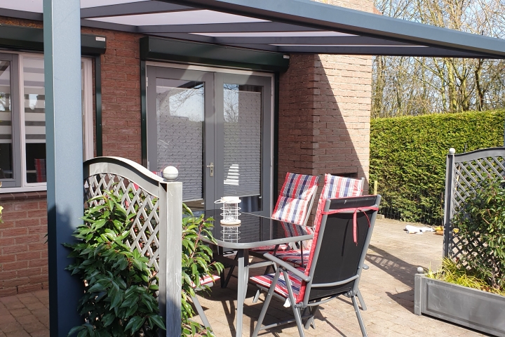 überdachte Terrasse