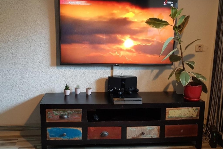 Essraum, Flat TV