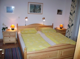 Schlafzimmer 1 mit Doppelbett 180 x 200