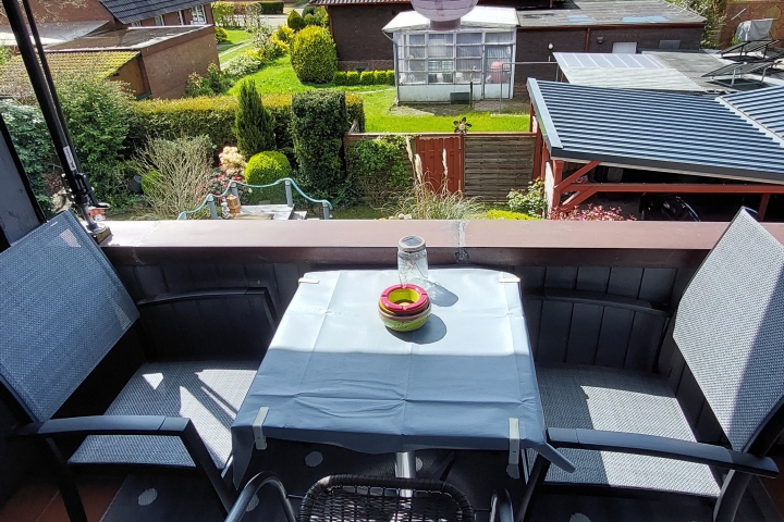 Balkon (auch zum Rauchen) Wohnung ist absoluter Nichtraucher Bereich