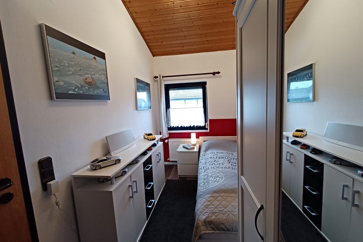 Kinderzimmer 1 mit Sideboard