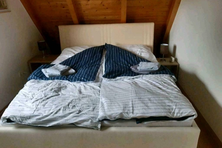 Schlafzimmer, oben