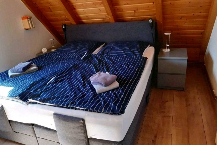 2. Schlafzimmer, oben