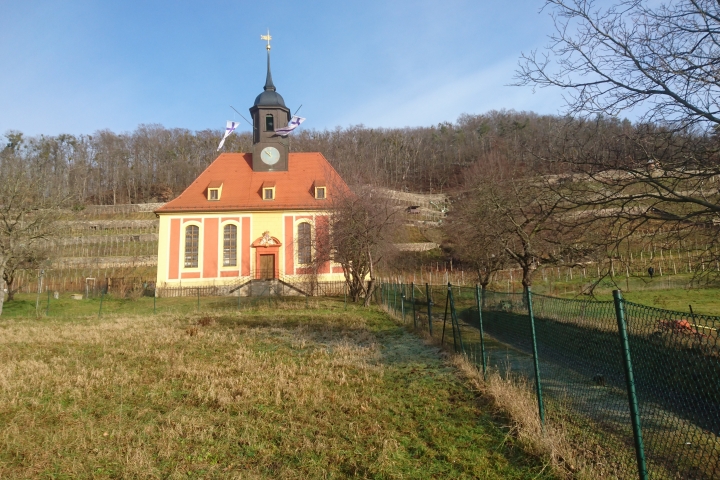 Weinberge mit Weinbergskirche, schöne Wanderwege in unmittelbarer Umgebung