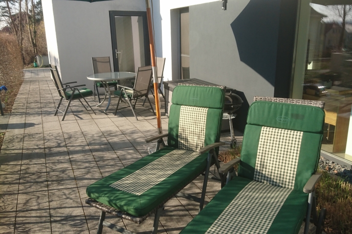 Die Terrasse ist für die warmen Jahreszeiten gerüstet
