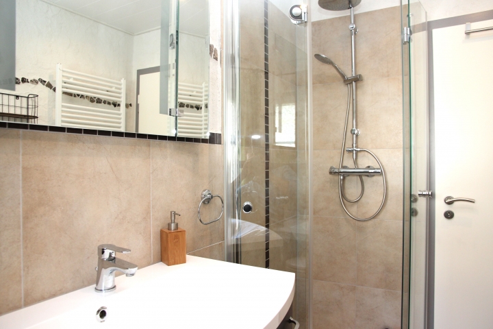 Bad mit bodengleicher Dusche