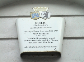 Gedenktafel für Asta Nielsen.Sie lebte von 1931-1937 hier.