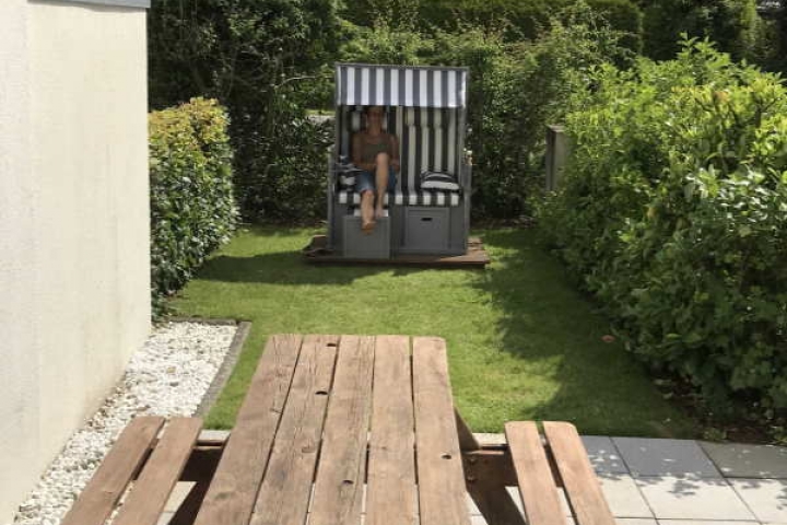 Terrasse und Strandkorb