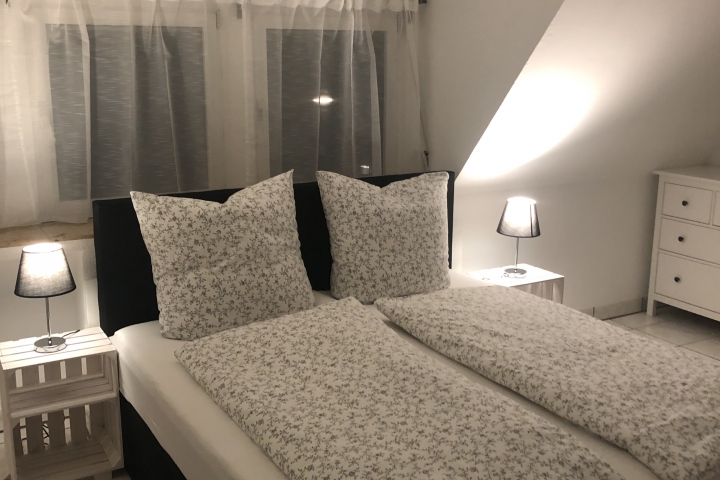 Schlafzimmer 1