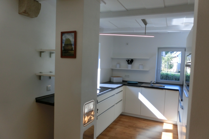 Moderne zeitgemäße Küche (Ansicht 1)