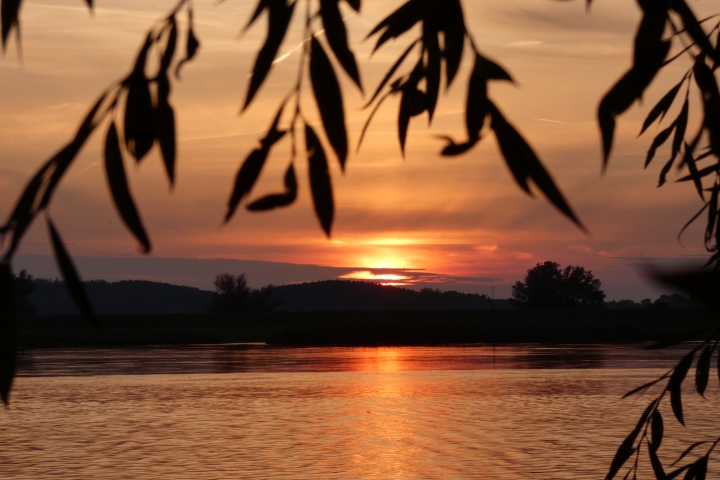 Sonnenuntergang am Wasser