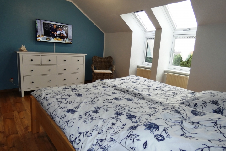 Schlafzimmer 1
