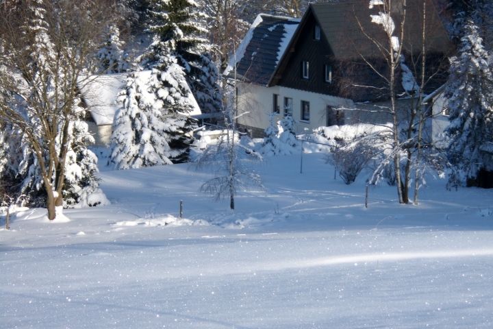 Hausansicht im Winter