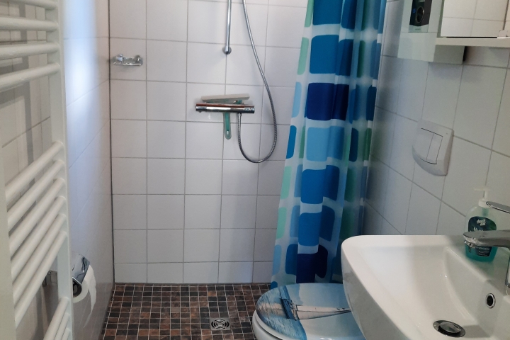 Badezimmer mit Dusche