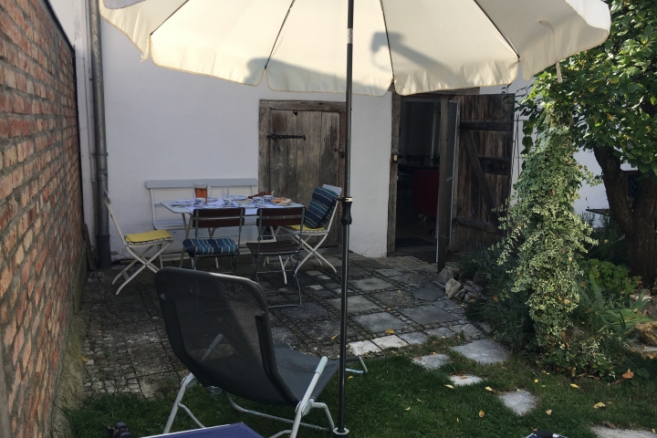 Terrasse mit Blick zum Eingang