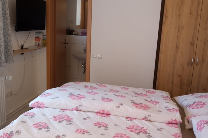 TV und Bett