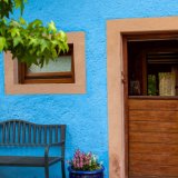 Blaues Haus im Mausefallen-Dorf Neroth