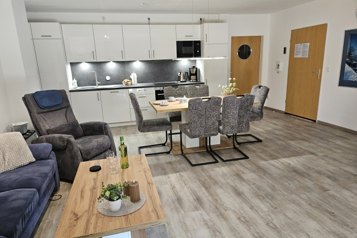 Stüwes Ferienoase IV | Stüwes Ferienoase IV, Wohnraum mit Blick auf die Küche