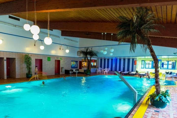 50 Meter bis zum Hallenbad.
Öffnungszeiten gem. homepage
ab Mitte Juli bis Ostern. Derzeit bitte über die homepage erfragen ( Corona-Sonderregel
