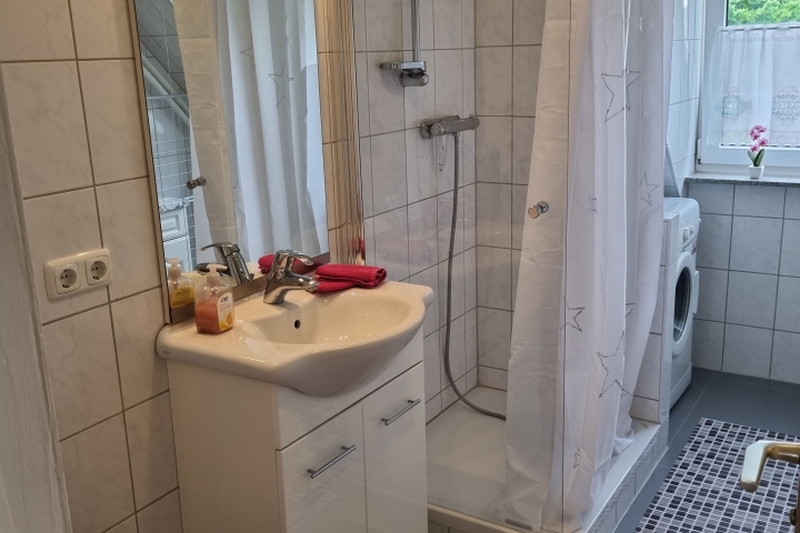 Badzimmer mit Dusche