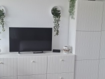 Wohnwand mit Fernseher