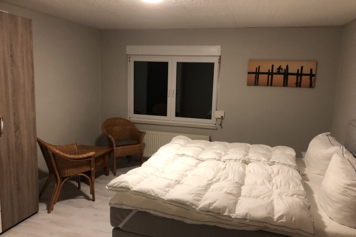 Schlafzimmer 1