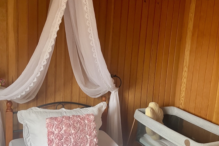 Das dritte Schlafzimmer mit Einzelbett. Babybettchen kann bei Bedarf bereitgestellt werden..