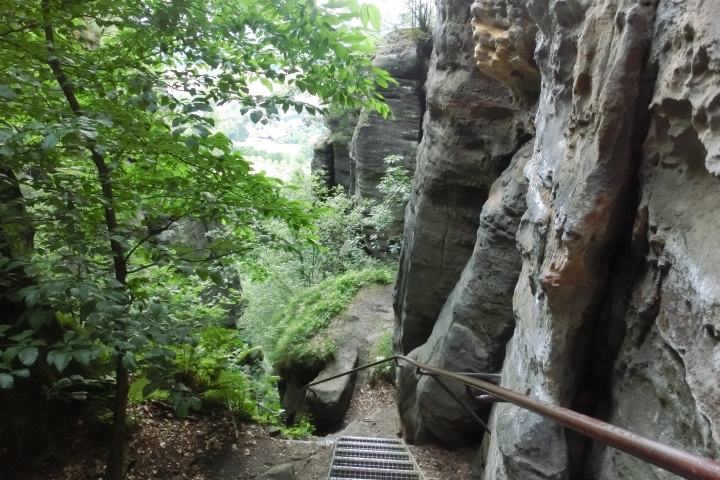 Klettersteig im Felsengebiet