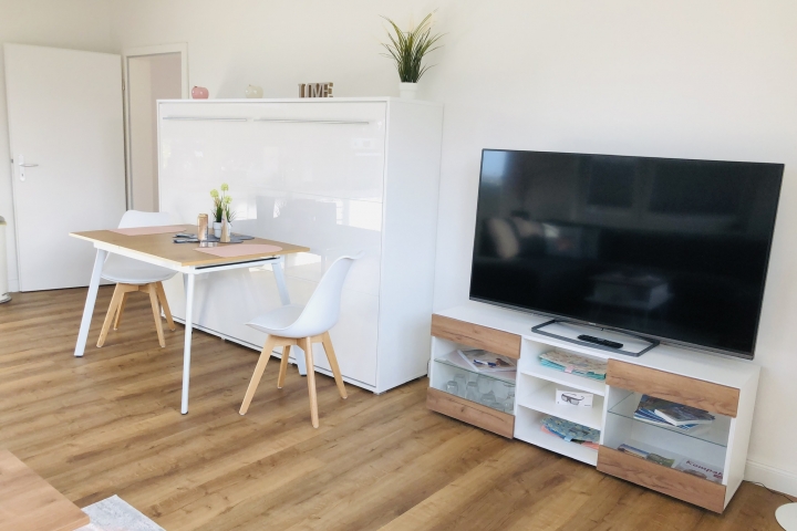 Wohnzimmer - Schrankbett (Liegefläche 140x200m)