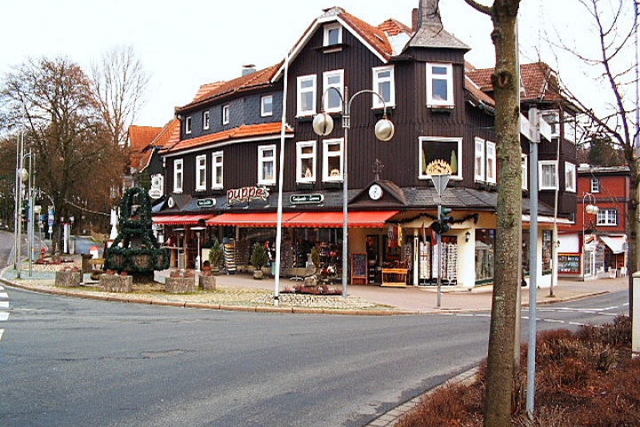 Eichhörnchen Brunnen in der Ortsmitte