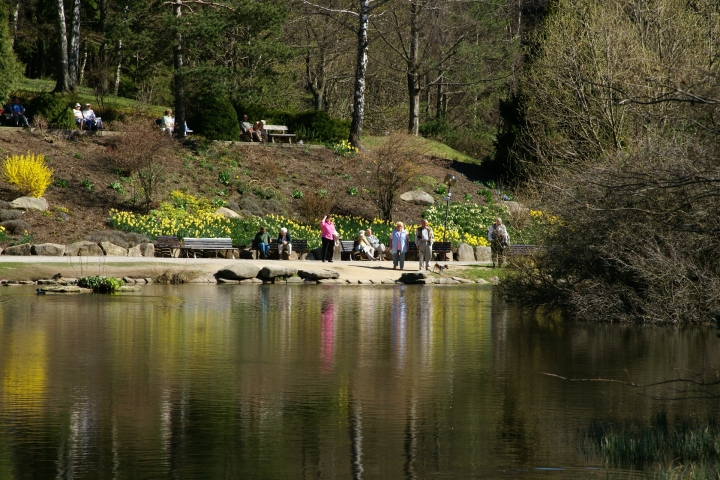 Kurparksee mit Blick zum Berggarten