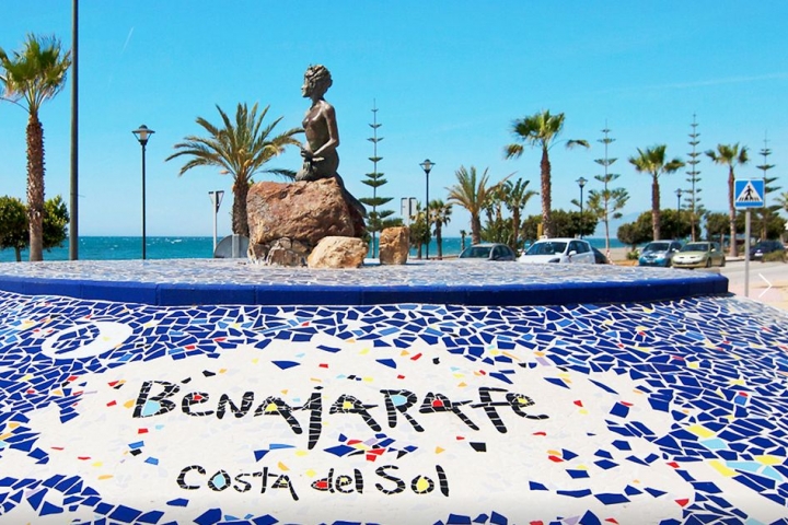 An der Strandpromenade von Benajarafe