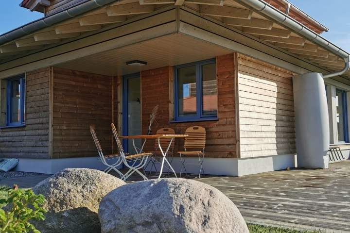 Unser Ferienhaus Ostsee-Seele erwartet Sie zur entspannten Erholung in Meeresnähe und dennoch in aller Ruhe mit schöner Aussicht auf die Pariner Fel