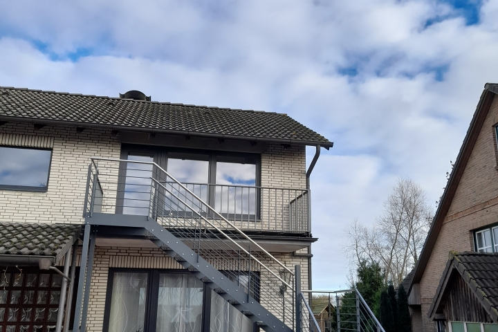 Ferienwohnung Lenster Stern | Seperater Zugang zur Wohnung mit dem dazugehörigen Balkon