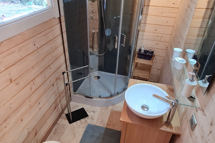 Bad mit Dusche