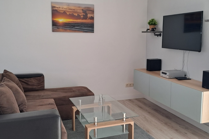 Wohnbereich mit TV und Radio