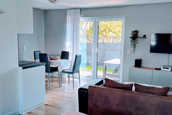 Wohnbereich mit Küche und Südterrasse