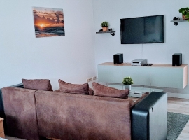 Wohnbereich mit TV und Radio