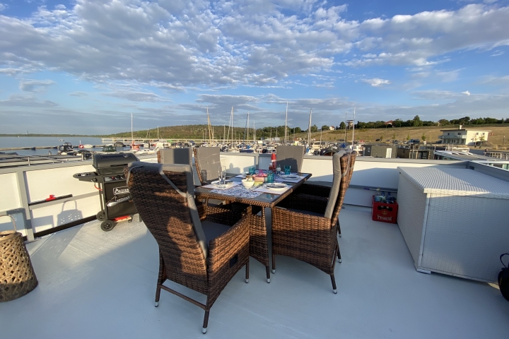 Sonnenterrasse - Esstisch mit 6 Klappsesseln