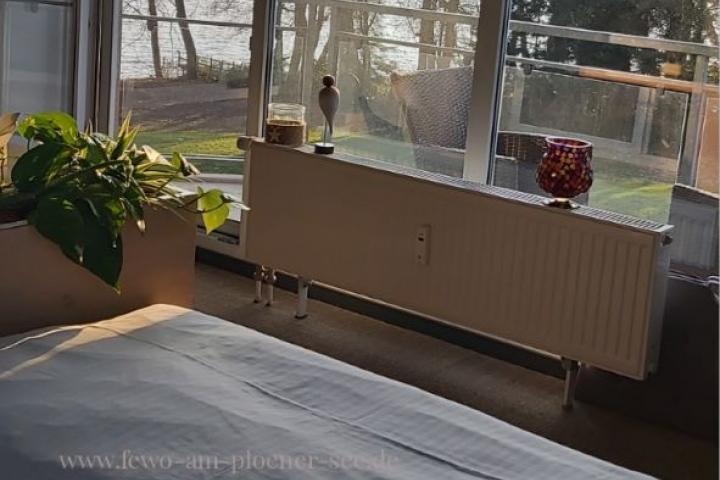 Vom Bett aus den Blick auf den Plöner See genießen 