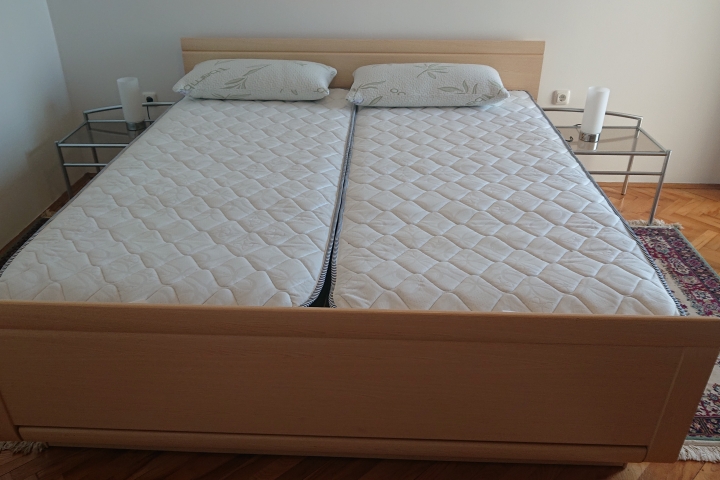 Schlafzimmer 1 mit Doppelbett