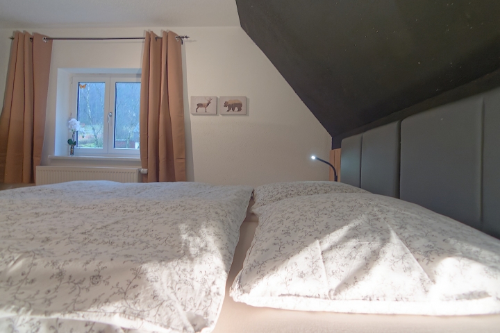 Schlafzimmer 1