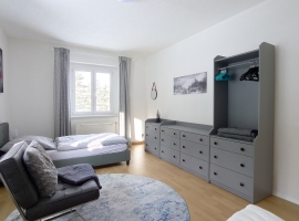 2. Schlafzimmer mit zwei Einzelbetten