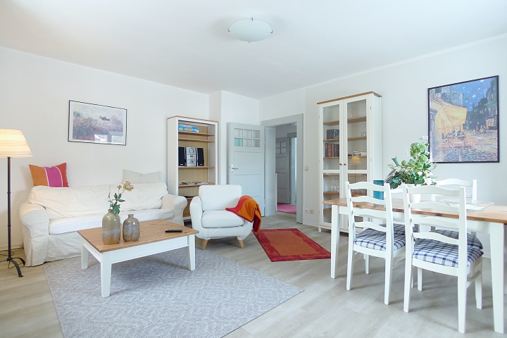 Gemütliches und geräumiges Wohnzimmer