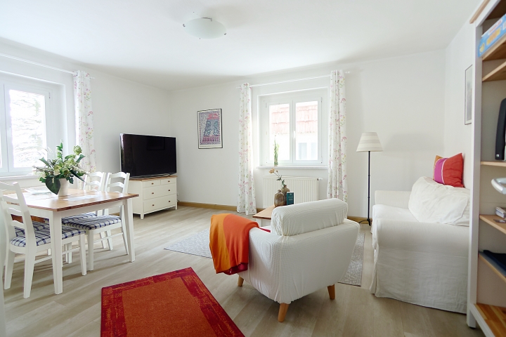 Gemütliches und geräumiges Wohnzimmer